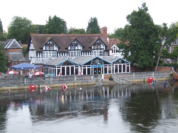 Boathouse Pub